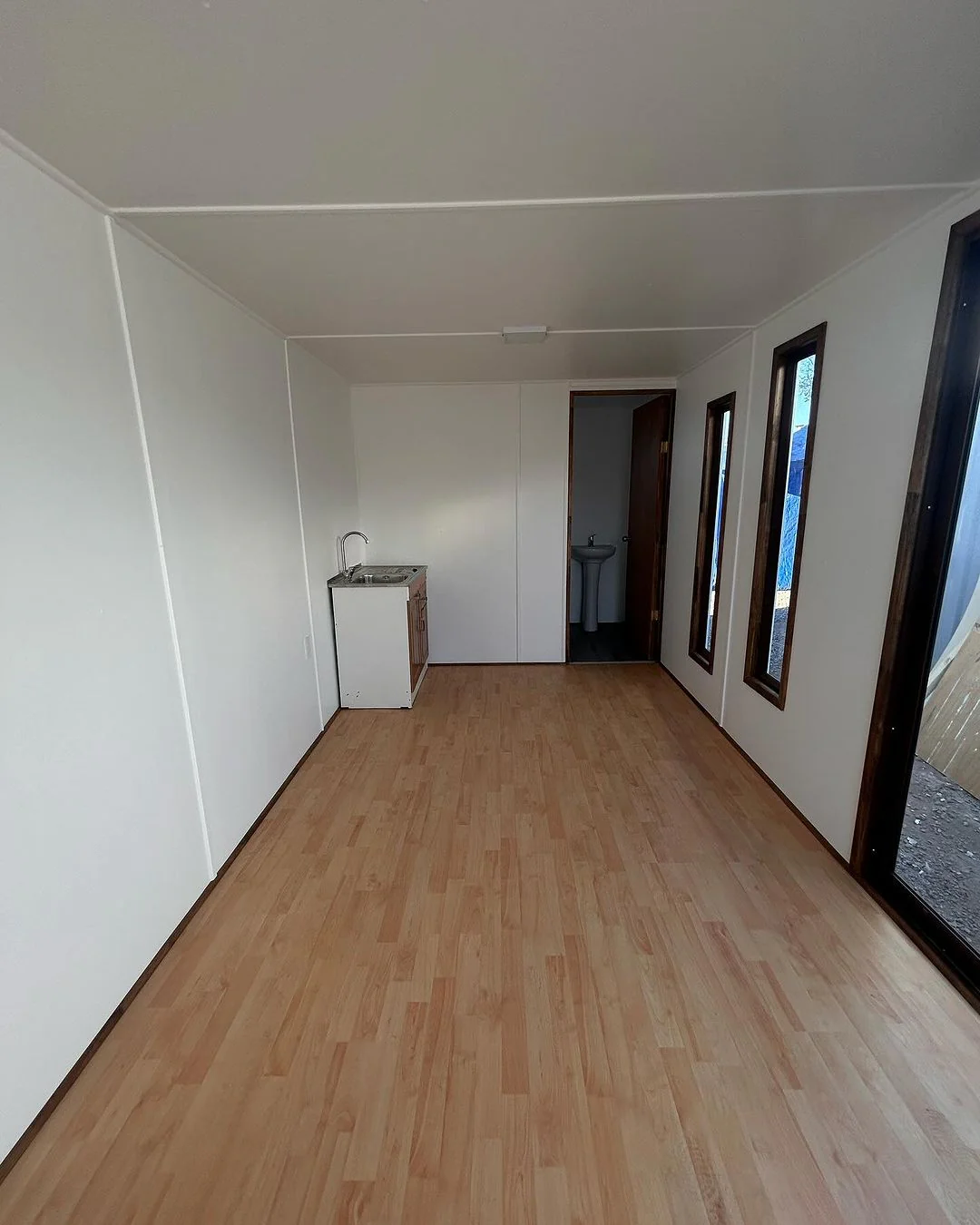 contenedor de oficina 6×3 m (18 m²) contenedor de oficina 6×3 m (18 m²)