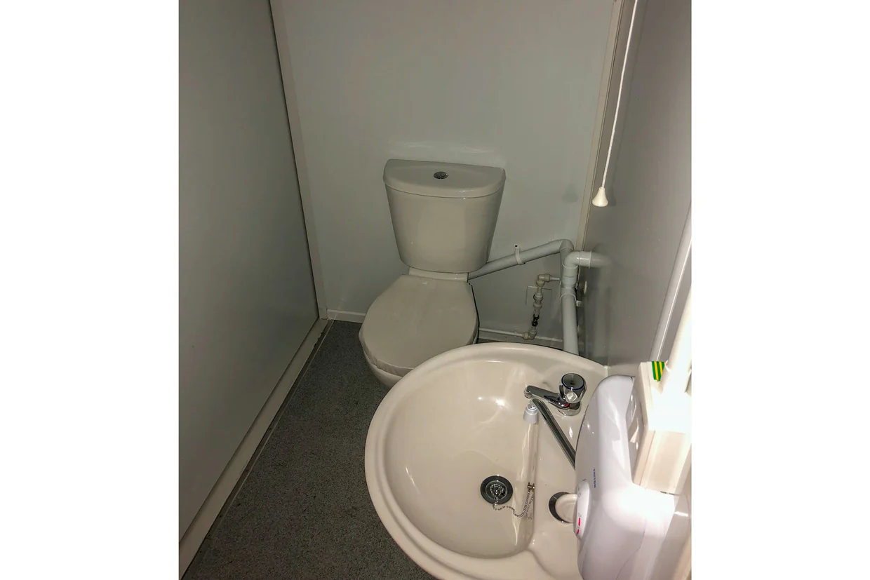 contenedor de oficina 6×3 m (18 m²) contenedor de oficina 6×3 m (18 m²)