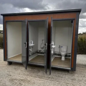 contenedor sanitario con 3 cabinas wc